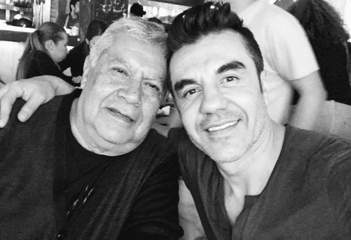 Tras dos meses de inmensa felicidad por la llegada de su hija Emily,
<b>Adrián Uribe</b> se viste de luto por el lamentable fallecimiento de su padre.
<br>