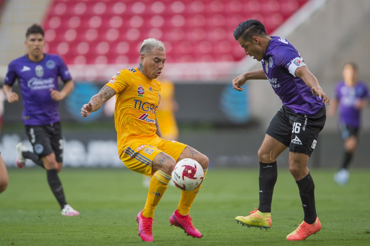 Apenas al 11’, Edu Vargas se perdió la oportunidad de ser el primer jugador en marcarle al Mazatlán FC en toda su historia. Cinco minutos después, Gignac tuvo el gol para abrir el marcador, pero Fraga arrancaba el cotejo inspirado.