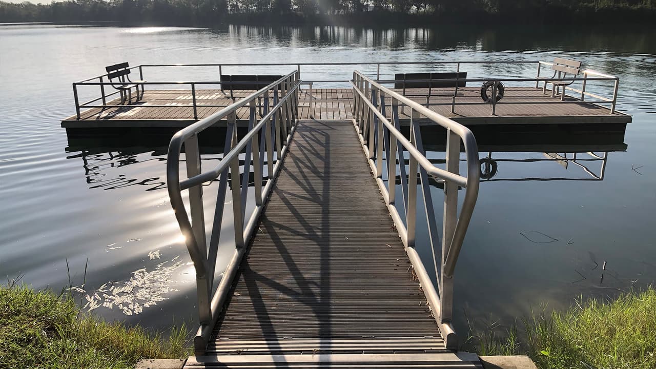 Este es uno de los dos muelles para pescar que tiene el parque. El parque no permite pescas con arco o redes.