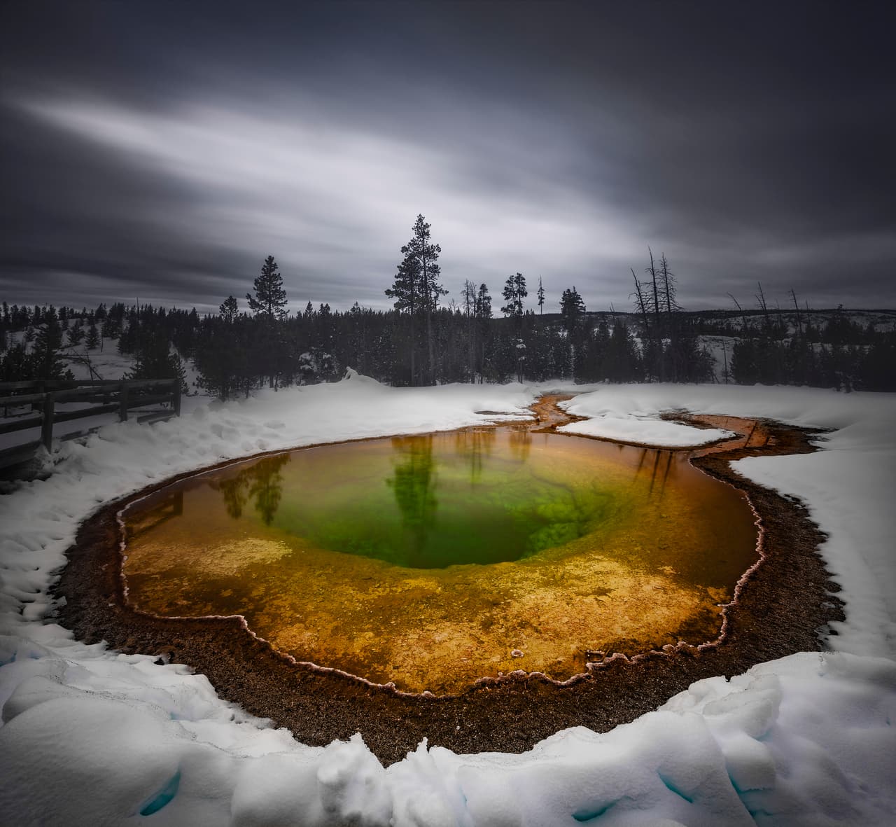<b>Gloria matutina. </b>La foto lleva el nombre de la vertiente de aguas termales del Parque Nacional Yellowstone de Estados Unidos que en ella se retrata.