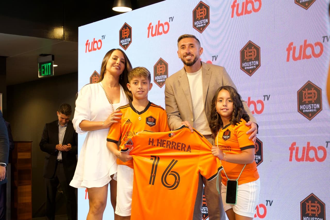 Héctor Herrera fue presentado como futbolista de Houtson Dynamo de la MLS.