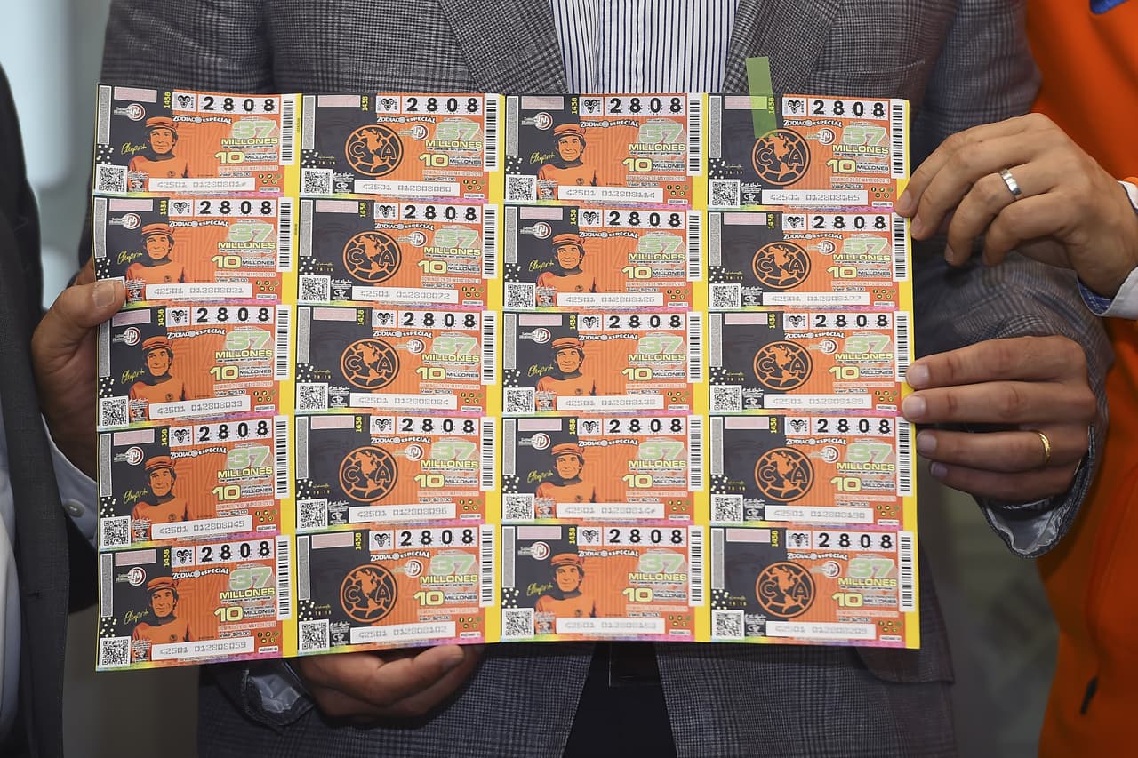 Este martes, con motivo de los 40 años de El Chanfle, la Loteria Nacional y el América hicieron el lanzamiento oficial del billete conmemorativo el cual tendrá el escudo de las Águilas y la cara del personaje de Roberto Gómez Bolaños. Al evento asistieron, entre otros, Roberto Gómez Fernández, hijo del actor, y Santiago Baños, presidente del club.