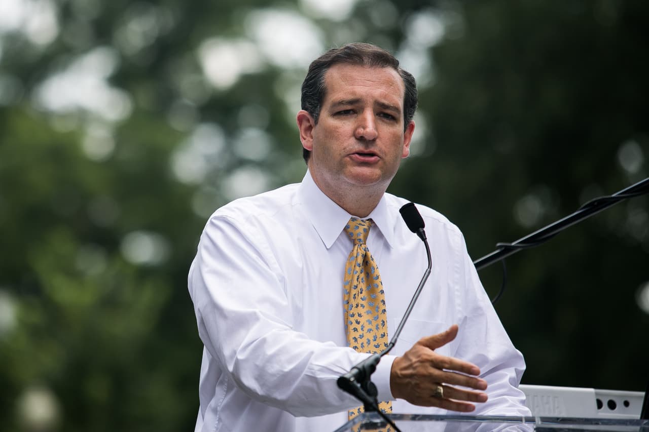 Un buen traje masculino debe ir con el tamaño de la corbata justo.