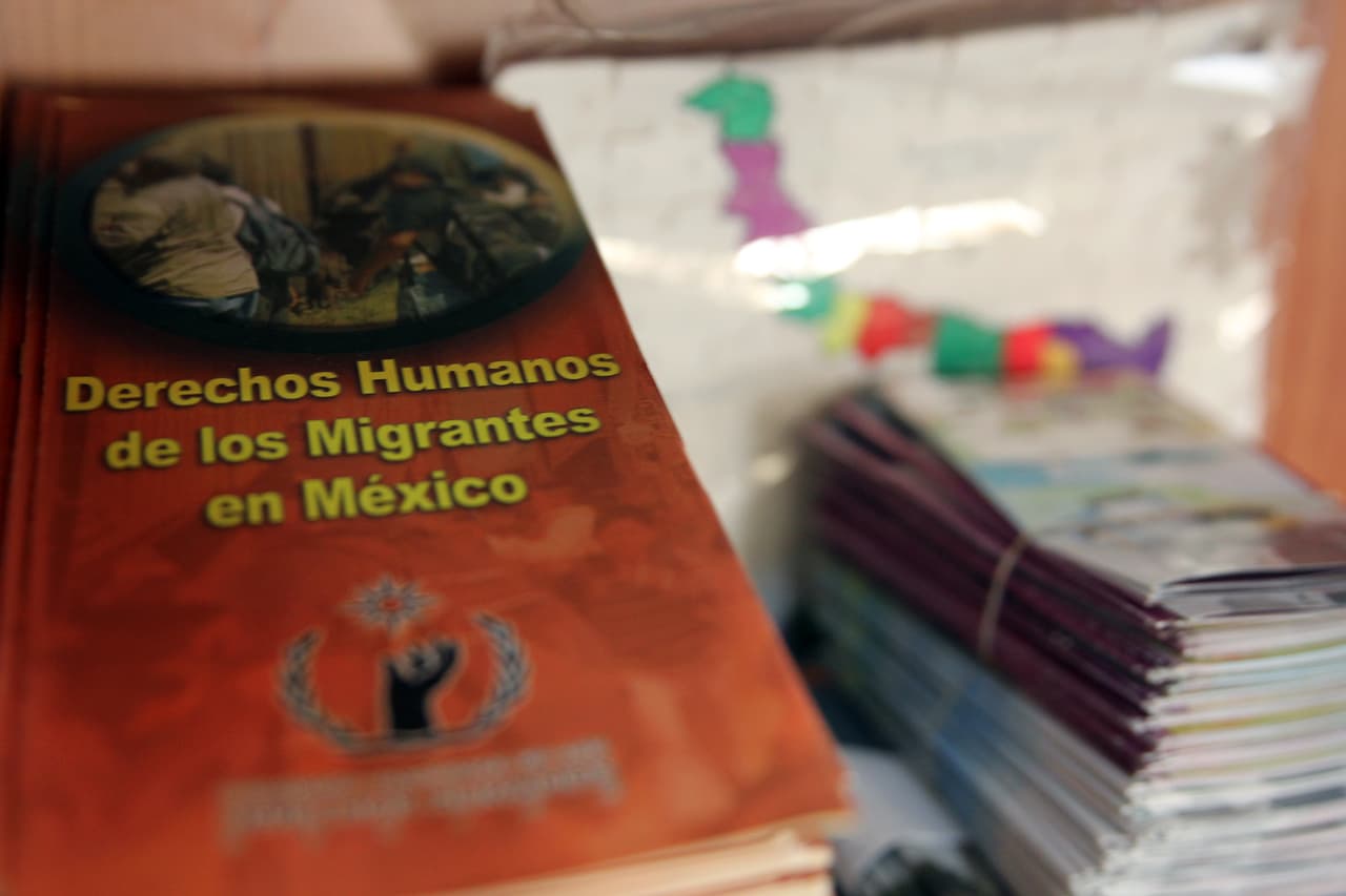 México es una parte complicada del viaje y las autoridades federales han intensificado la búsqueda de migrantes en los últimos dos años. Nueve de cada 10 ciudadanos de El Salvador, Guatemala y Honduras presentados ante una autoridad migratoria en México fueron deportados en los primeros cuatro meses de 2016, de acuerdo a un análisis de Univision Data con base en cifras de la Secretaría de Gobernación.