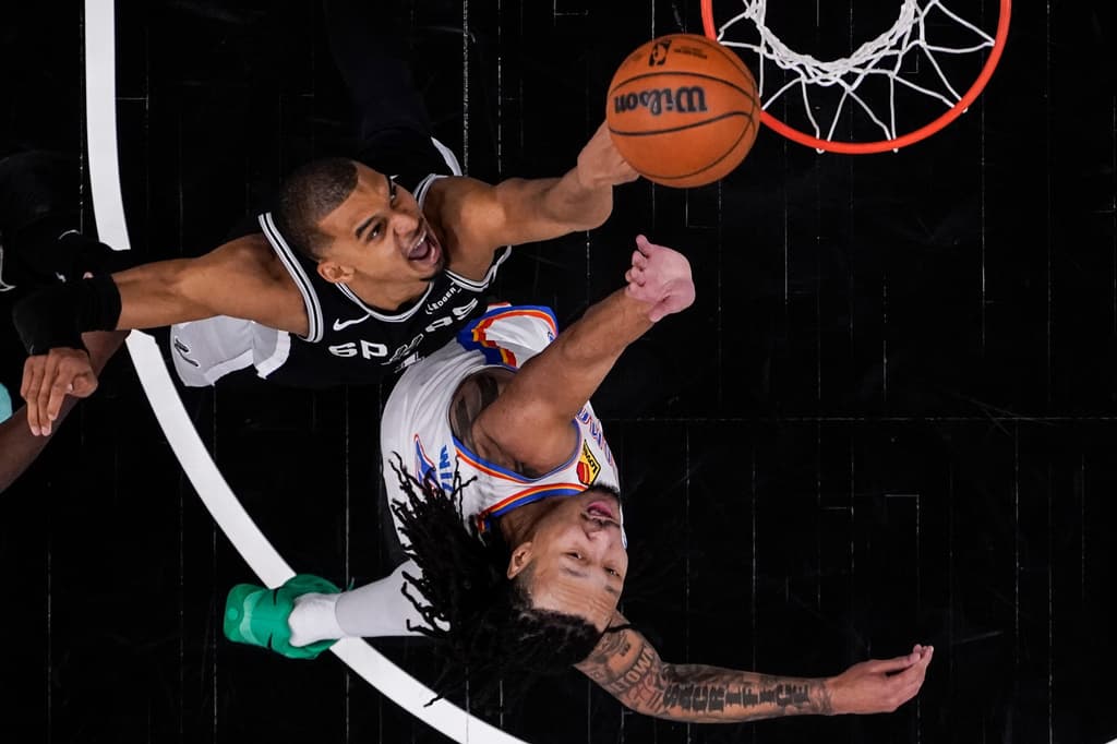 Los San Antonio Spurs vencieron 118-91 al Oklahoma City Thunder en el Juego 6 de las Finales del Oeste y empataron la serie 3-3. Victor Wembanyama destacó con 28 puntos y 10 rebotes. El Juego 7 se jugará el 30 de mayo en Oklahoma City.