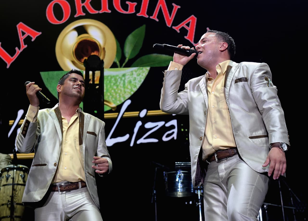 La relación entre Toño Lizárraga y Lorenzo Méndez, quienes fueron compañeros en La Original Banda el Limón, se vio muy deteriorada tras la
<b>salida</b> del esposo de Chiquis de la agrupación.