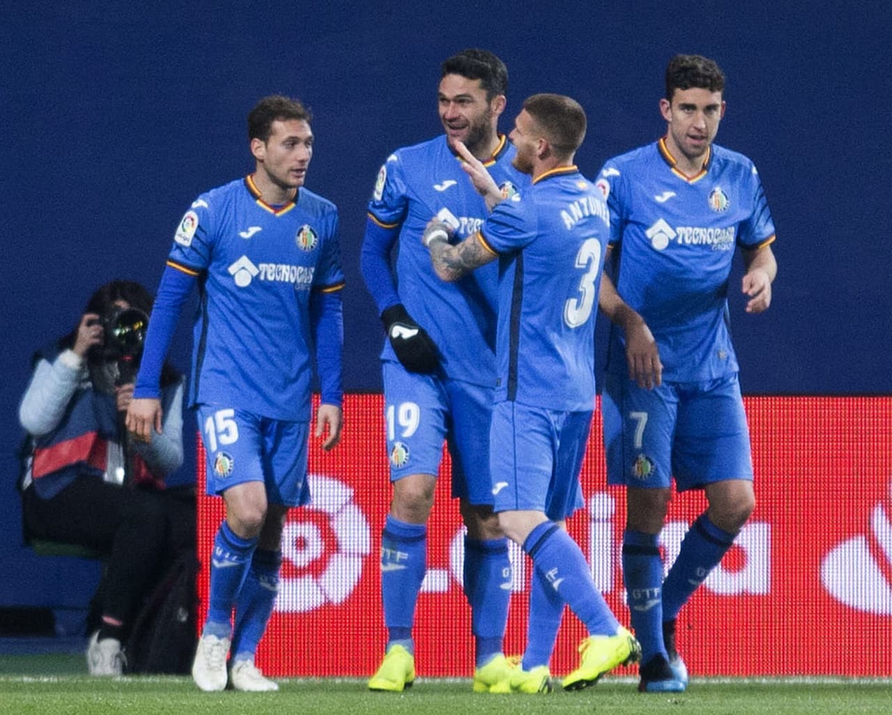 Al minuto 52', Jorge Molina (19) hizo el primer gol del partido a favor del Getafe.