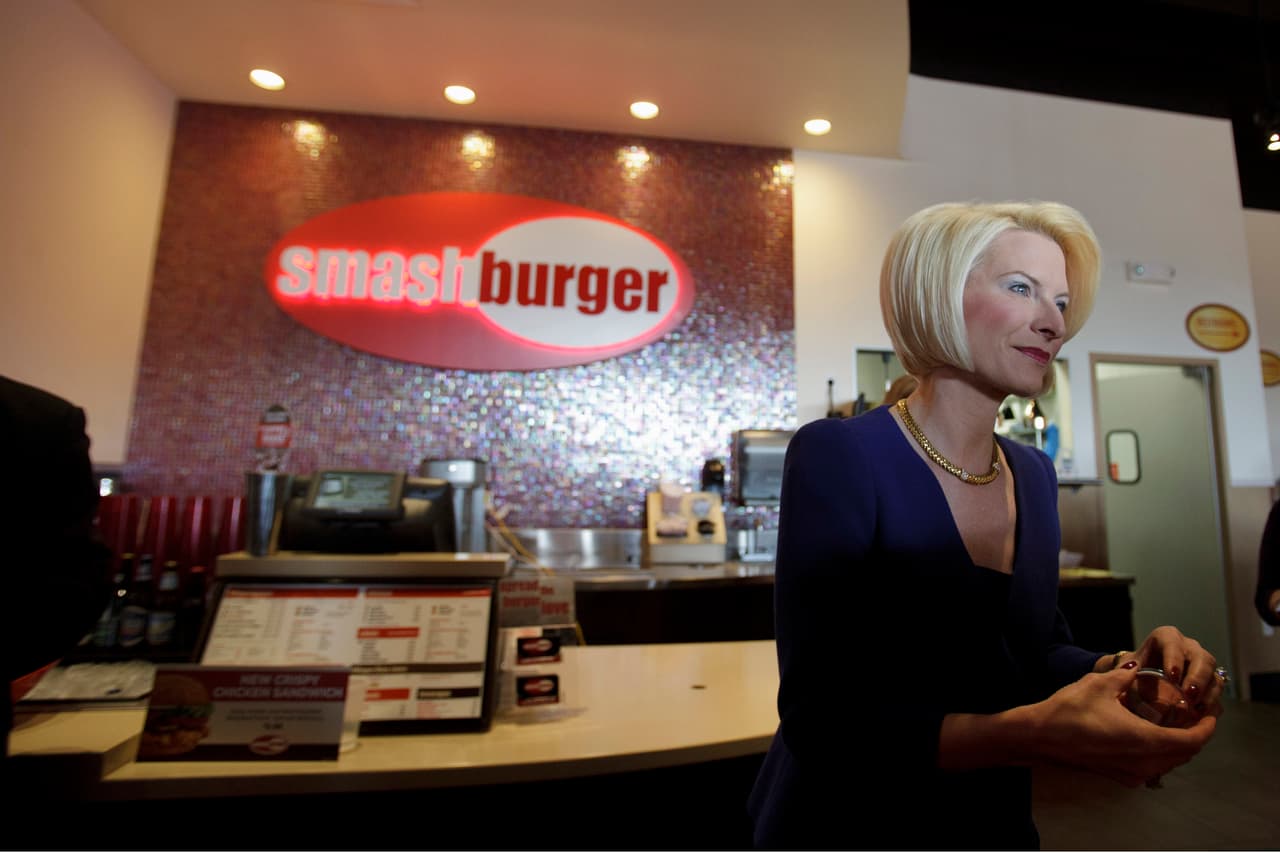 <b>Smashburger. Calificación: F. </b>Tiene 332 locales en EEUU y sus ventas en 2017 fueron de 333 millones de dólares. No tiene una política de uso de antibióticos disponible y no respondió cuestionario enviado por los investigadores. Cero de 100 puntos en su calificación.