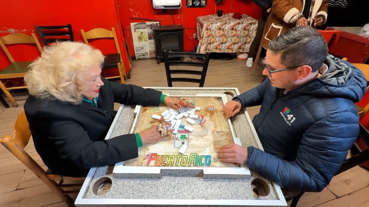 <b> 'Toñita', tiene décadas de ser una referencia de la cultura puertorriqueña </b>y es muy querida por la comunidad hispana de Williamsburg y de Brooklyn en general.
<br>
<br>“
<b>Me siento orgullosa de ser una puertorriqueña</b> que ha llegado aunque sea un poquito lejos”, señaló.
<br>