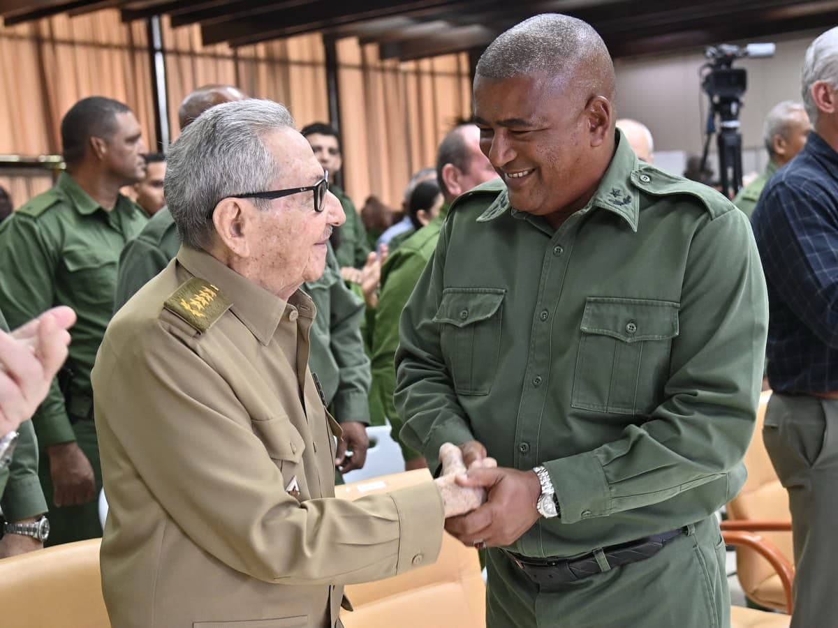 Raúl Castro reaparece en público en La Habana tras rumores sobre su salud