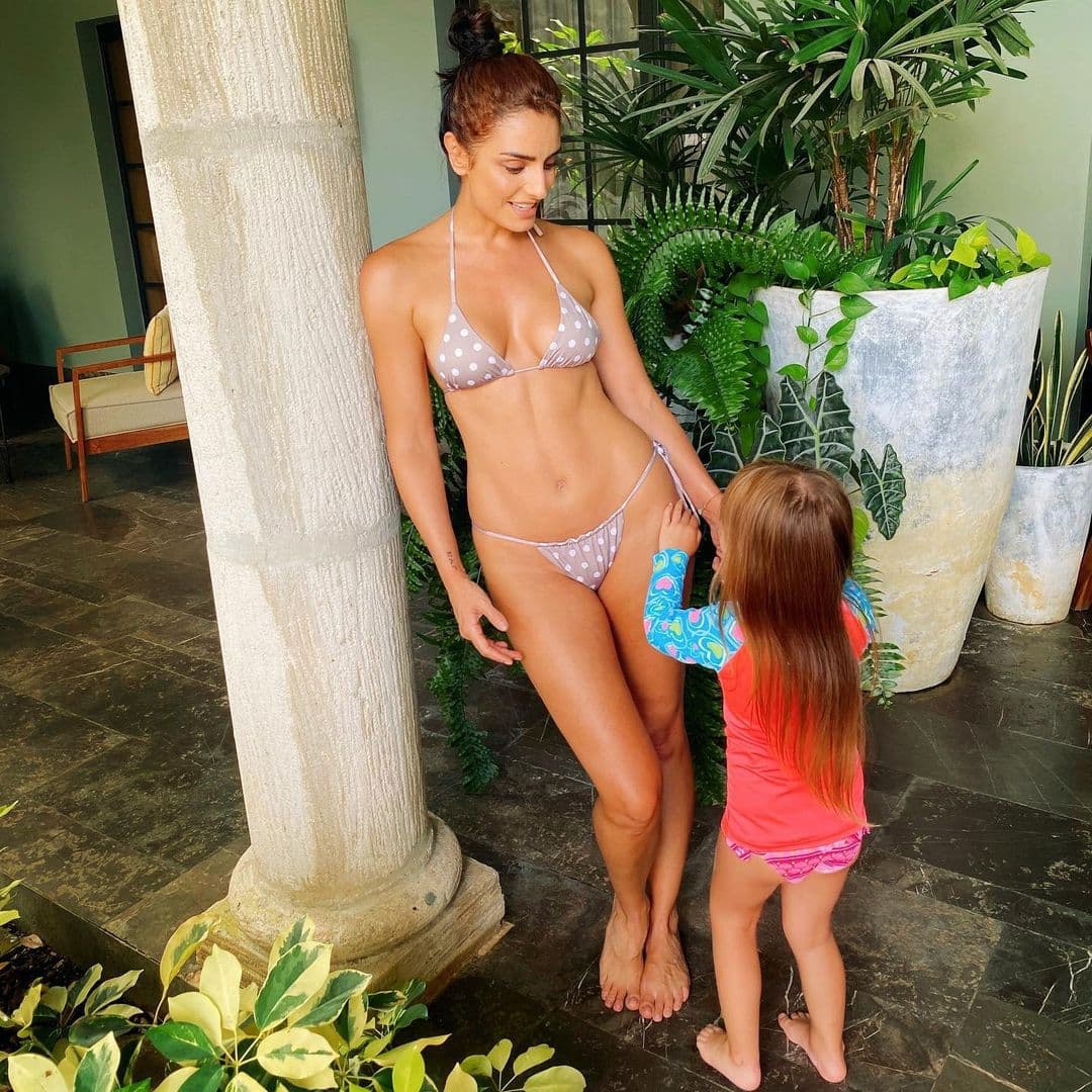 Aislinn Derbez también atraviesa uno de sus mejores momentos y goza de la compañía de su hija.