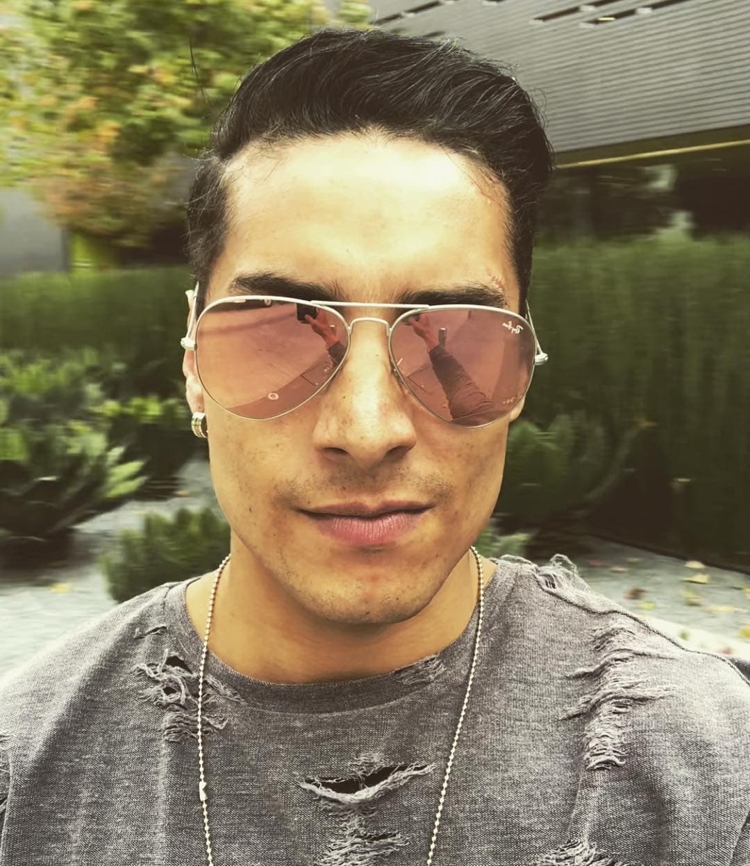 En 2013 formó parte del elenco de
<b>‘Qué pobres tan ricos’</b>, donde dio vida al licenciado Tomás Godínez, quien apoyaba a Los Menchaca en su lucha contra los Ruizpalacios.