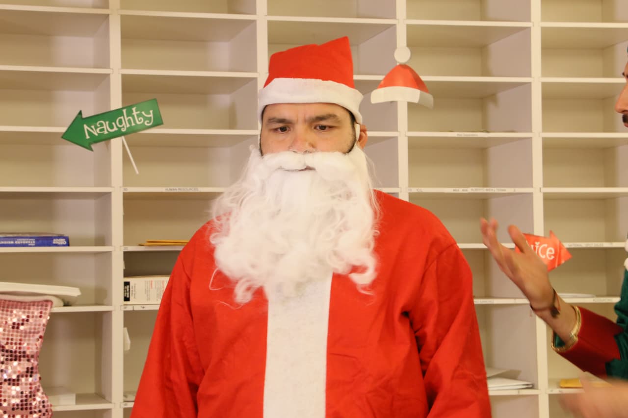Mientras que
<b><a href="https://www.univision.com/temas/el-tambochi">El Tambochi</a></b> personificó al querido
<b>Santa Claus</b>.