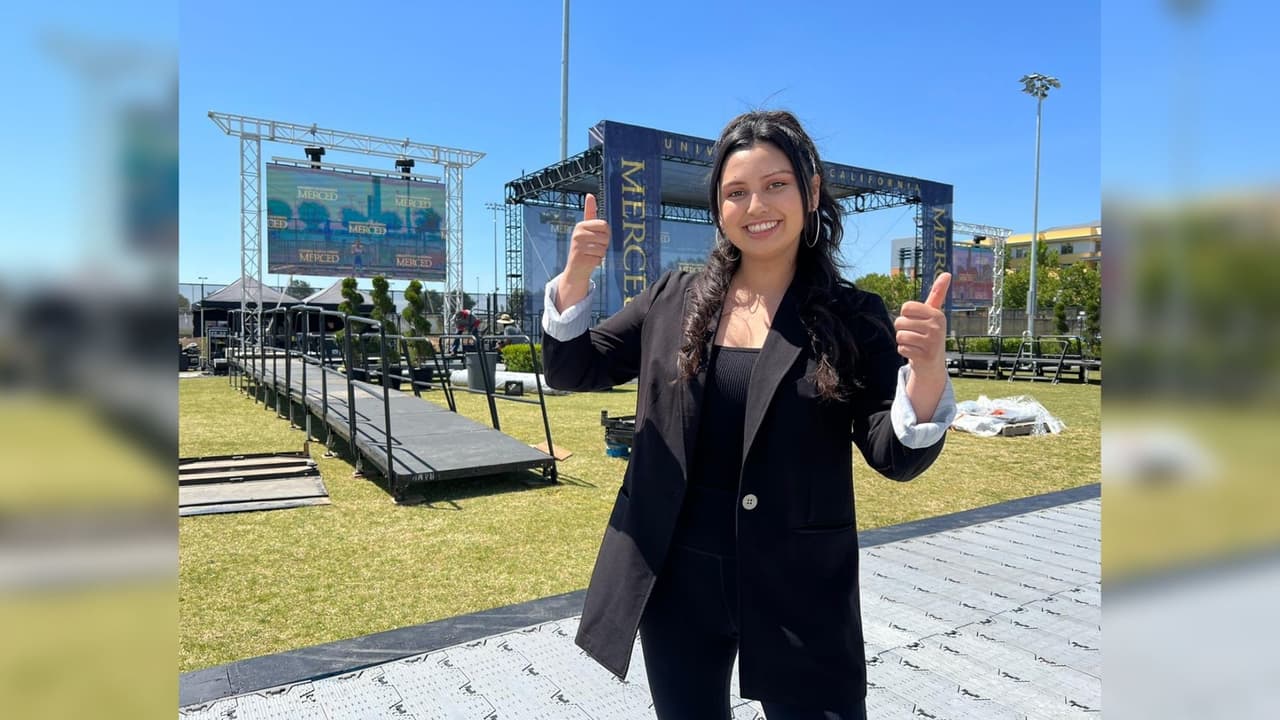 “Todo es posible”: hija de mexicanos, destacada en la música, se gradúa de UC Merced