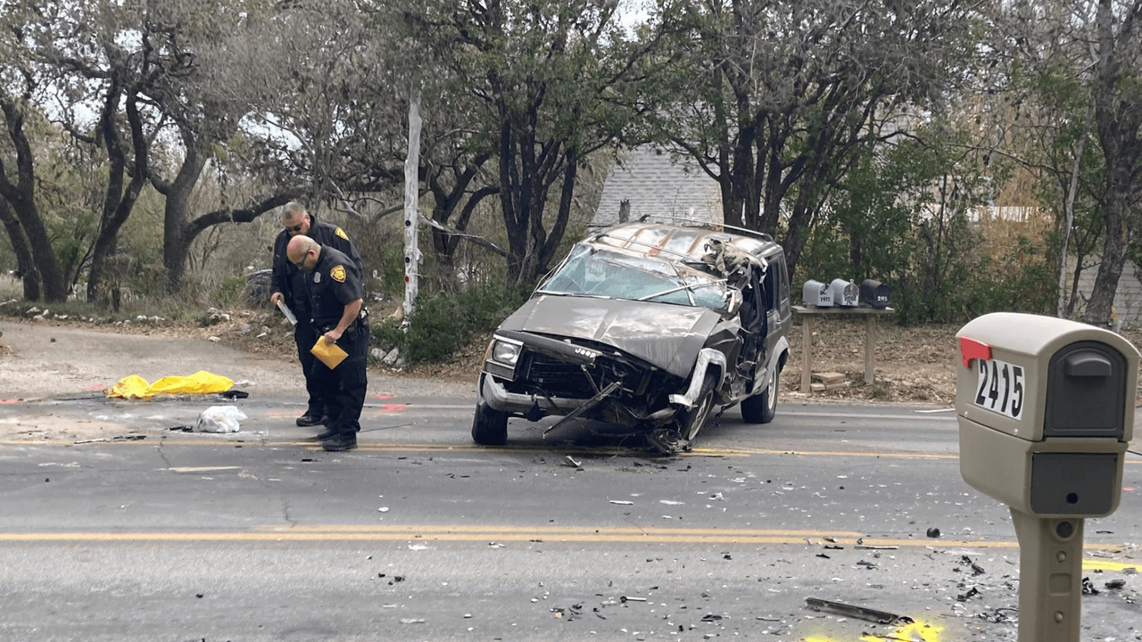 Un vecino comentó que hay mucha gente que va muy rápido por esta calle. Además, al estar ubicado en una loma, hay un punto ciego de los vehículos que vienen.