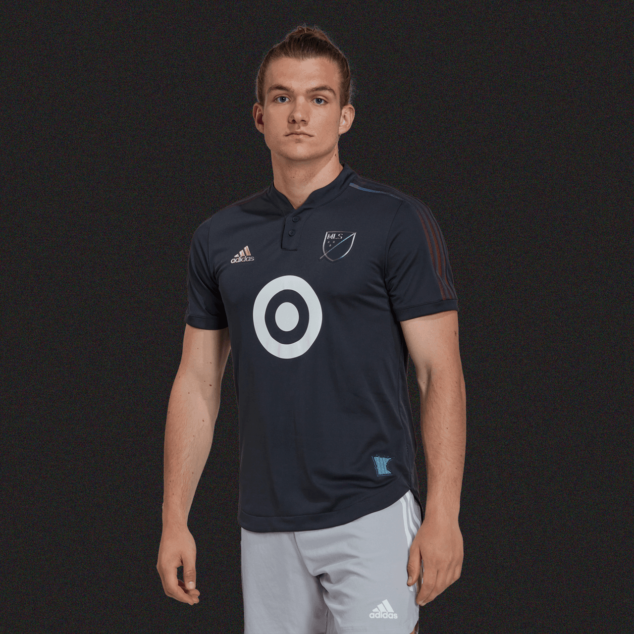 La playera del partido de este año para el partido ante las estrellas de la LIGA MX es un homenaje al estado de Minnesota, sede del evento.
<br>