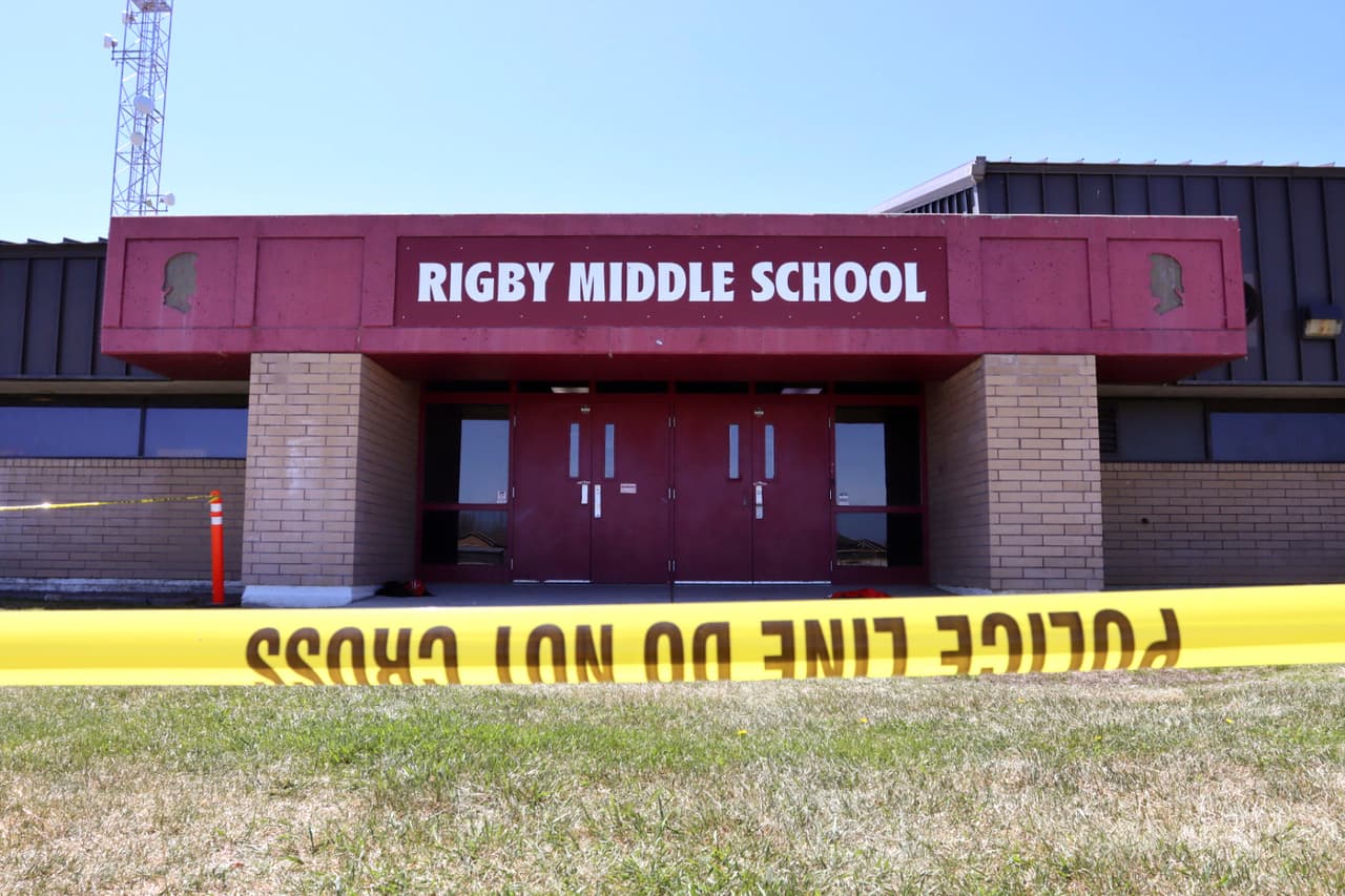 Trabajadores de una escuela de Idaho son reconocidos como “héroes” después que una niña abriera fuego e hiriera a tres personas