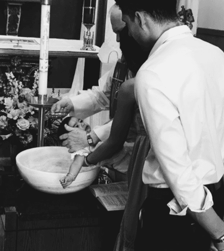 "Te amo hasta más allá del infinito. Feliz de ser tu madrina", escribió.