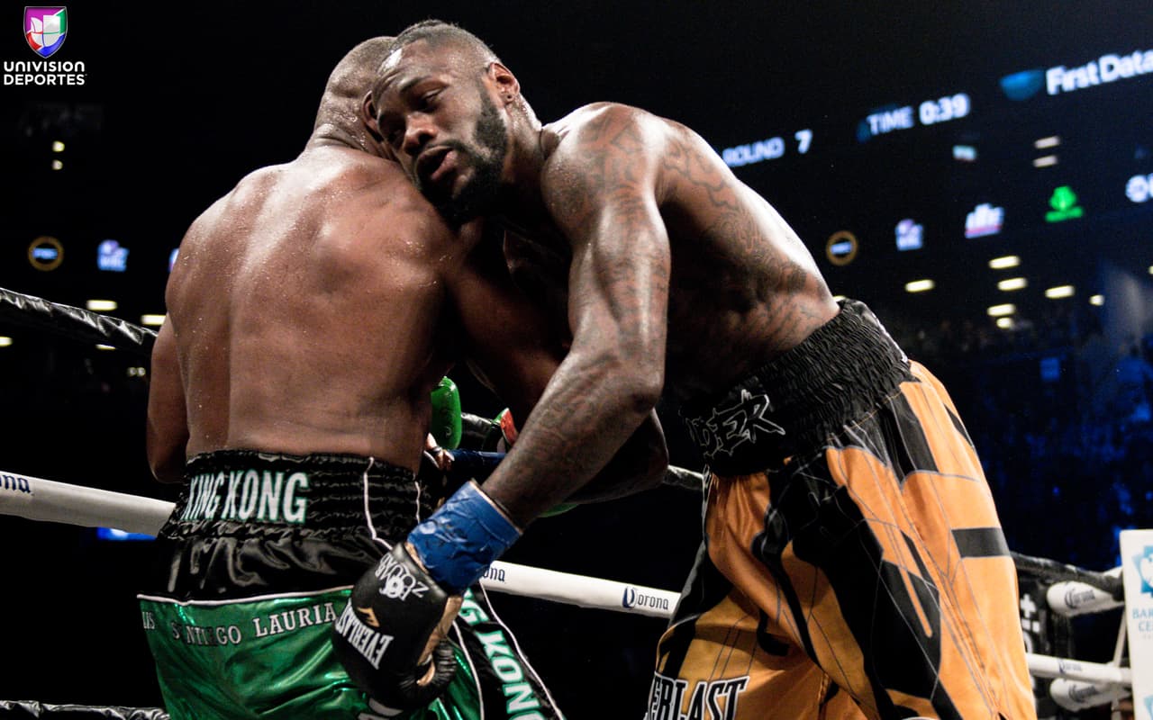 La pelea estelar en el Barclays Center de Brooklyn, una de las más esperadas en la categoría de los pesos completos, sobrepasó las expectativas de los aficionados. Luis Ortiz (28-1, 24 KOs) le complció la noche a Deontay Wilder (40-0, 39 KOs), pero el campeón sacó a relucir en el décimo round el poder que tiene en los nudillos para mandar al cubano a la lona en dos ocasiones y sellar la victoria.