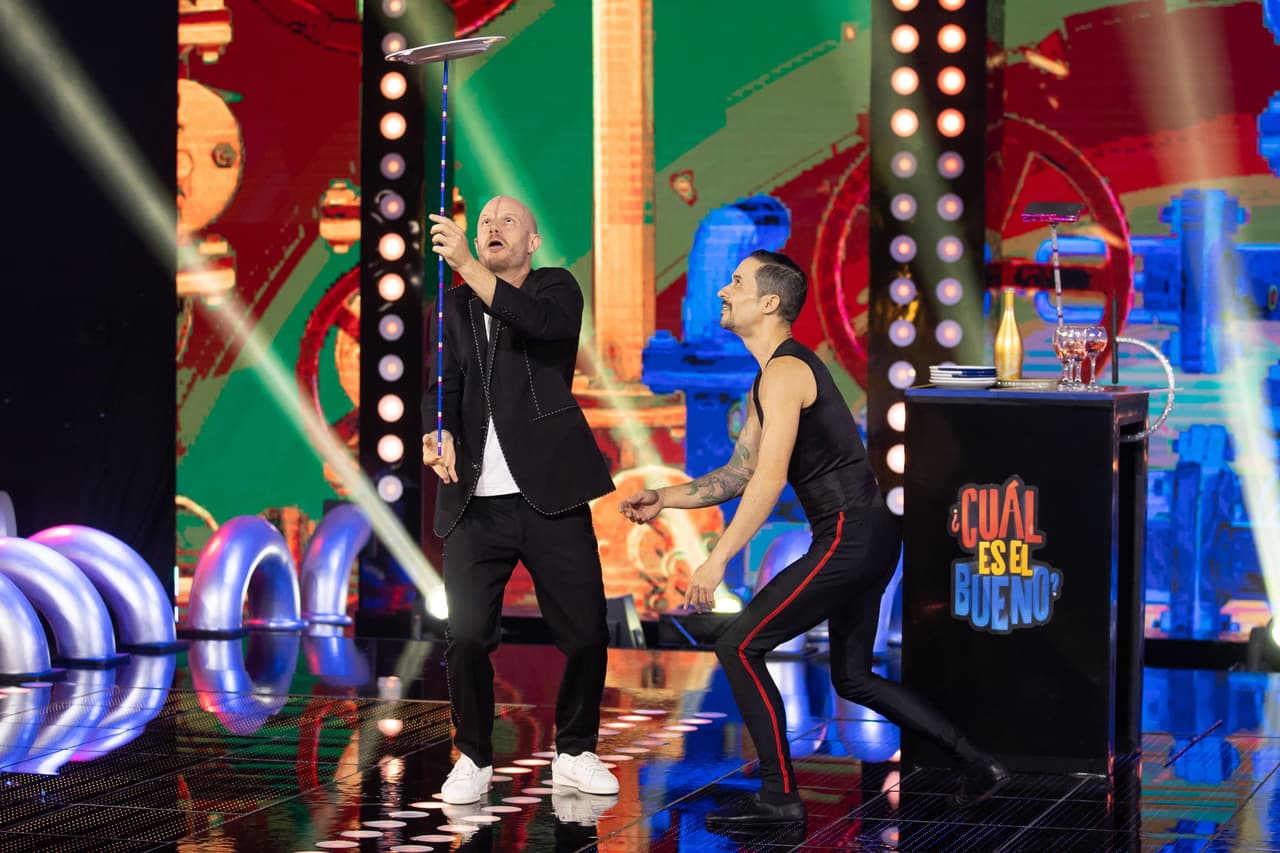 Además de abrir el show demostrando su talento para rapear,
<b>Facundo</b> impresionó al hacer malabares con platos.