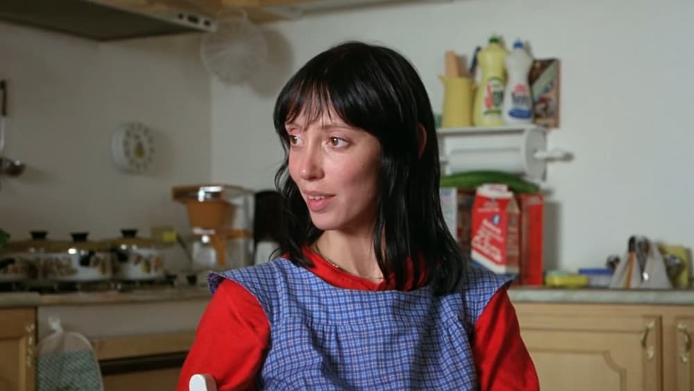 <b>Shelley Duvall- Wendy Torrance </b>
<br>En un principio, Wendy apoyaba el plan de Jack de cuidar el Hotel Overlook por una temporada, pero después de que fuerzas malignas la atormentaran a ella y a su familia, cambió de parecer. Cuando notó el descenso a la locura de su marido, decidió tomar a su hijo Danny y escapar de ese lugar.
<br>