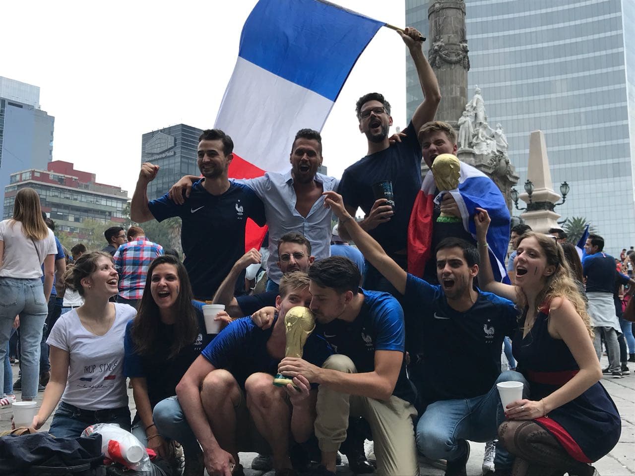 El Ángel de la Independencia fue el sitio de la fiesta que en México sirvió para la celebración de Francia como campeón de Rusia 2018.