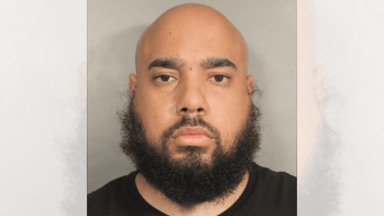 Acusan a expolicía de DC de múltiples agresiones sexuales en el DMV; buscan más víctimas