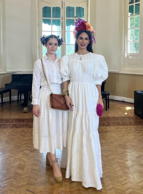 Ante las cámaras de diversos medios de comunicación, entre ellos Univision, señaló que su madre la puso a ella y a sus cuatro hermanos por encima de su profesión