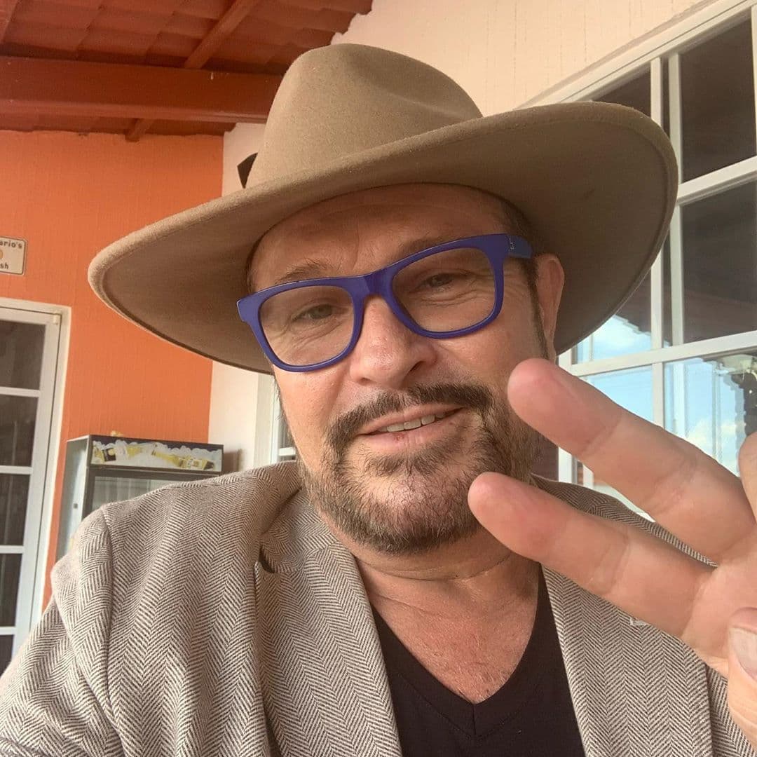 El protagonista de 'María Mercedes' no ha dejado de tener contacto con Gaby: "
<b><a href="https://www.univision.com/famosos/arturo-peniche-tuvo-que-pedirle-disculpas-a-su-esposa-por-las-porquerias-que-se-han-dicho-sobre-su-separacion-fotos">Estamos ajustando</a></b> lo que se desajustó en algún momento".
<br>