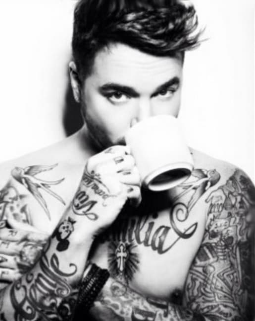 ¡Buenos, días, buenas tardes o buenas noches! A cualquier hora que mires a estos galanes te vas a poner de buenas.