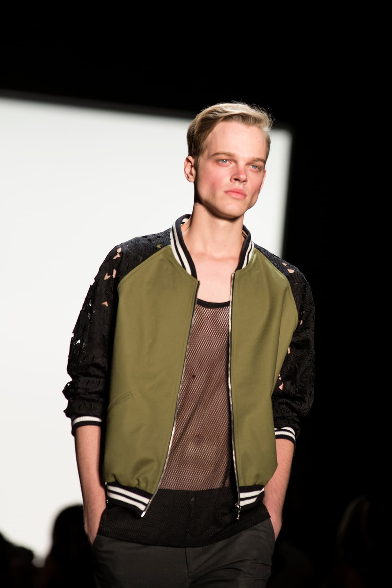 Vivienne Tam apostó para la colección primavera- verano 2016 por prendas que marcan el estilo de vida de las mujeres chic. La diseñadora no deja de lado sus raíces y deja una parte de China en su temporada. En su paso por el NYFW dejó encantados a los presentes con su moda fresca y vanguardista. Diseñador Vivienne Tam. NYFW, Spring/Summer 2016 - 14/09/2015.