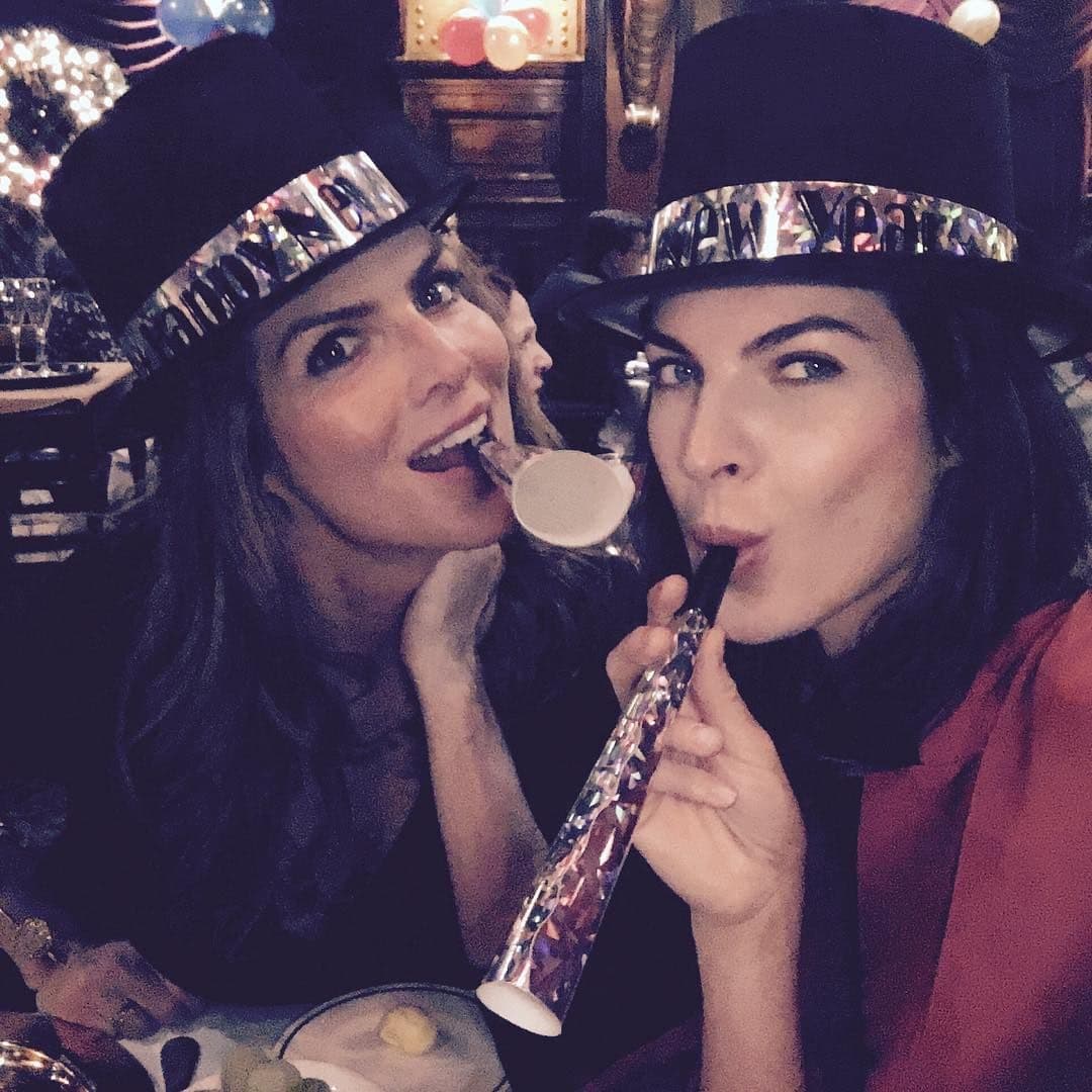 Ambas comenzaron a andar oficialmente un día 11 y cada día del mes hacen una cena romántica.