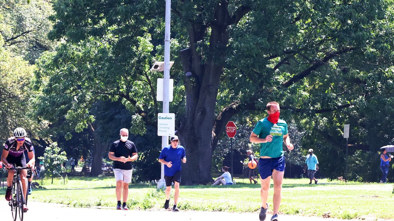 Otro barrio de Brooklyn ve aumento de casos de coronavirus, muchos relacionados a una "gran boda"