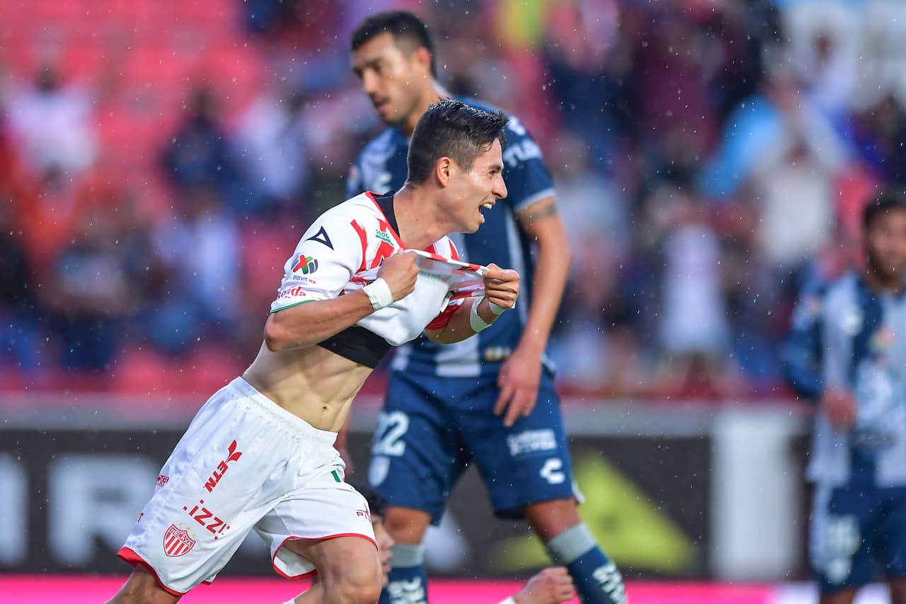 Necaxa toma rumbo en el Apertura 2022 y ahora le pegó a un Pachuca que ya suma tres partidos sin ganar en una descarga eléctrica que le vale para tres puntos muy importantes en el torneo gracias a los goles de Garnica y Giménez.