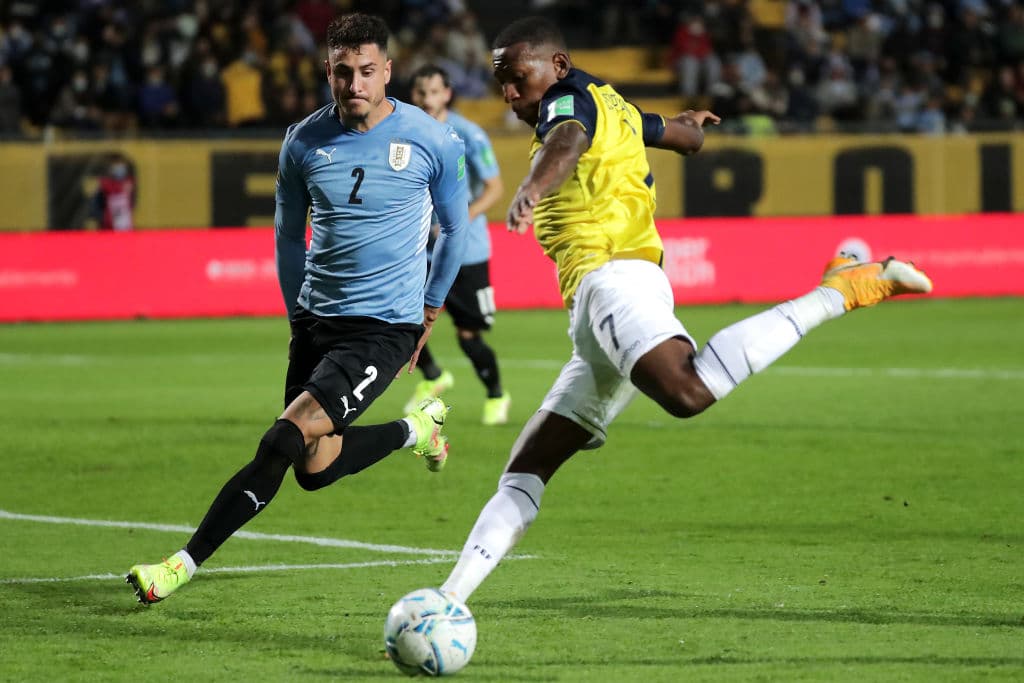 Gastó Pereiro fue el encargado de darle los puntos a los uruguayos con un gol al miuto 90+2 y vencen 1-0 a Ecuador.