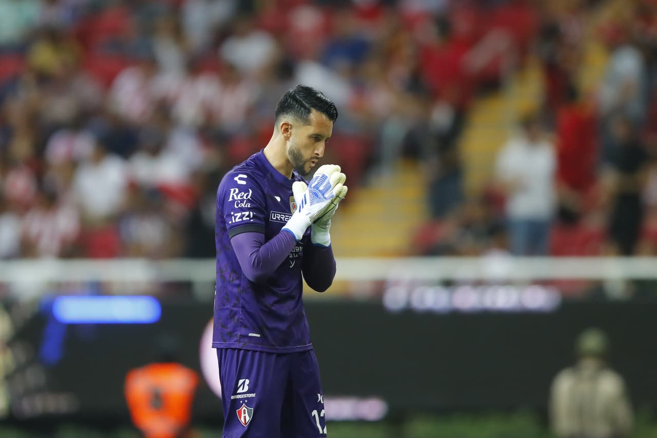 Un primer tiempo bipolar que durante 30 minutos no presentó emociones cambió radicalmente al 28' con el 0-1 de Jeremy Márquez y al 44' con su doblete para silenciar el estadio de Chivas, que lucían perdidas y sin ideas.