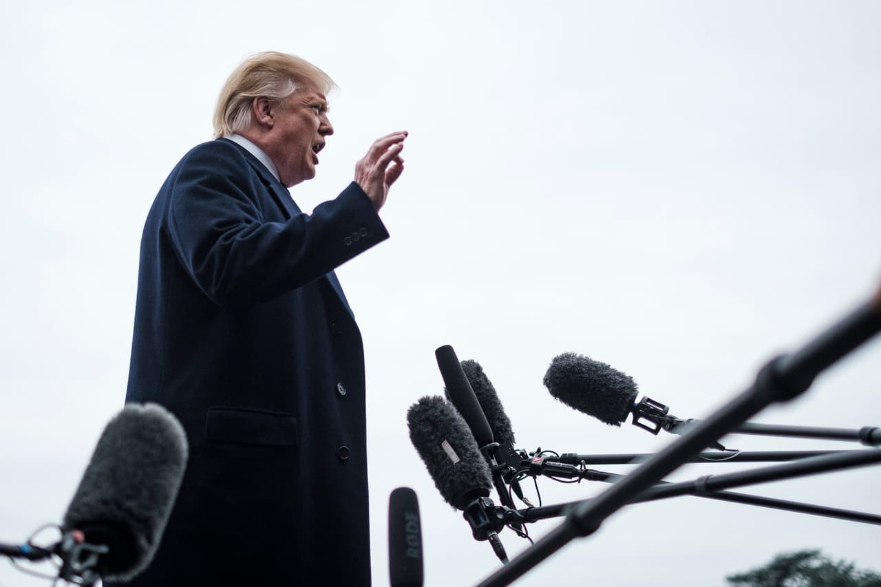 Exestratega de Trump, Cliff Sims, condena su moralidad y resalta el caos al interior de la Casa Blanca.