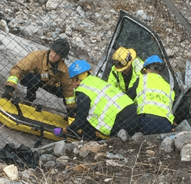 Tres personas resultaron heridas al caer a un costado de la carretera