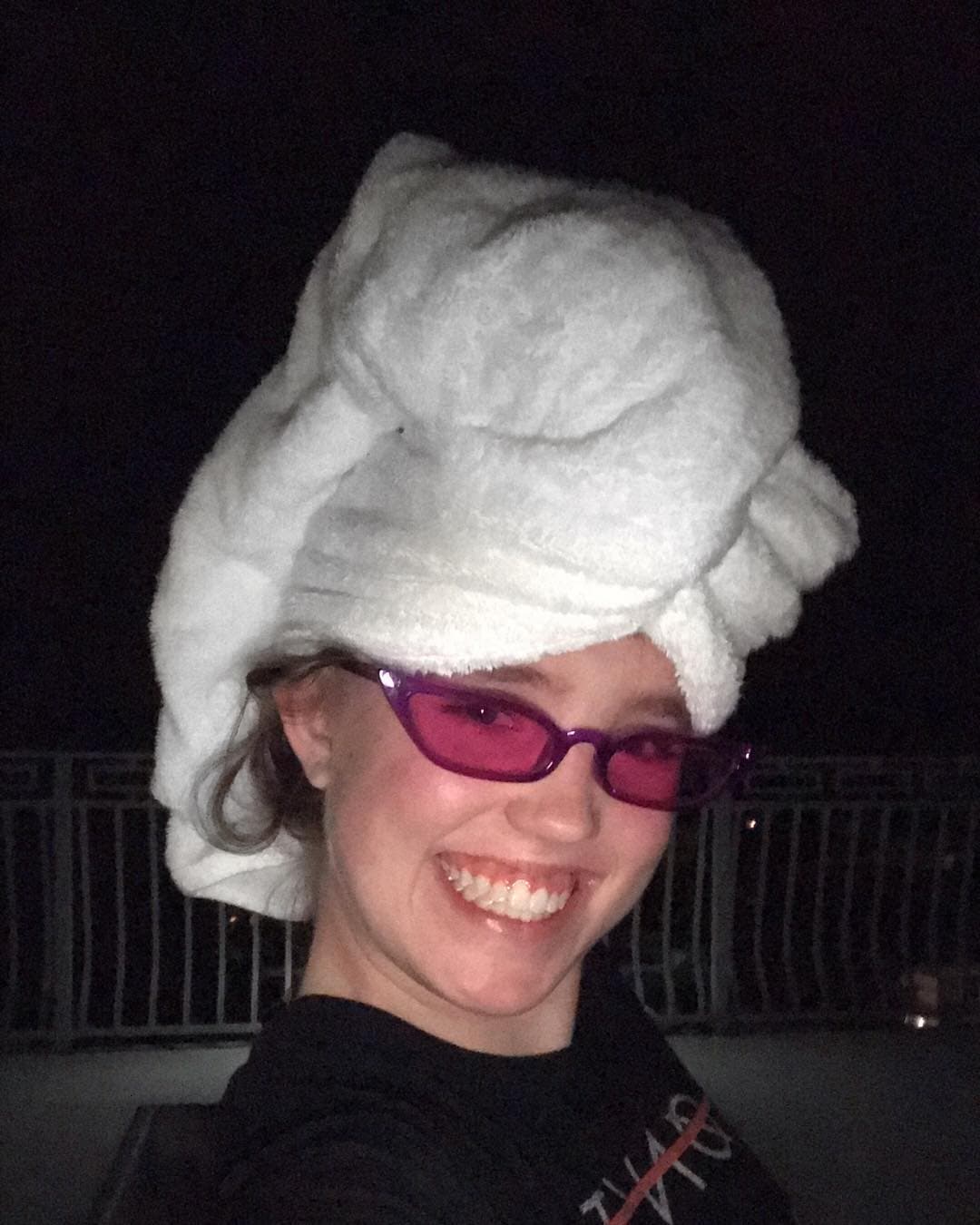 La fotógrafa cubanoamericana de 47 años se percató que su hija no solo se aislaba de la familia encerrándose en su habitación, sino que p
<b>erdió el interés por las actividades que disfrutaba</b>, dormía de día y tenía insomnio en las noches.