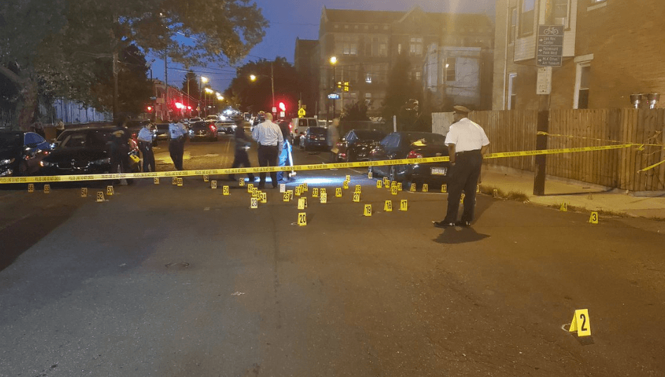 Balacera cerca de centro recreativo deja cinco heridos, policía recupera 100 casquillos