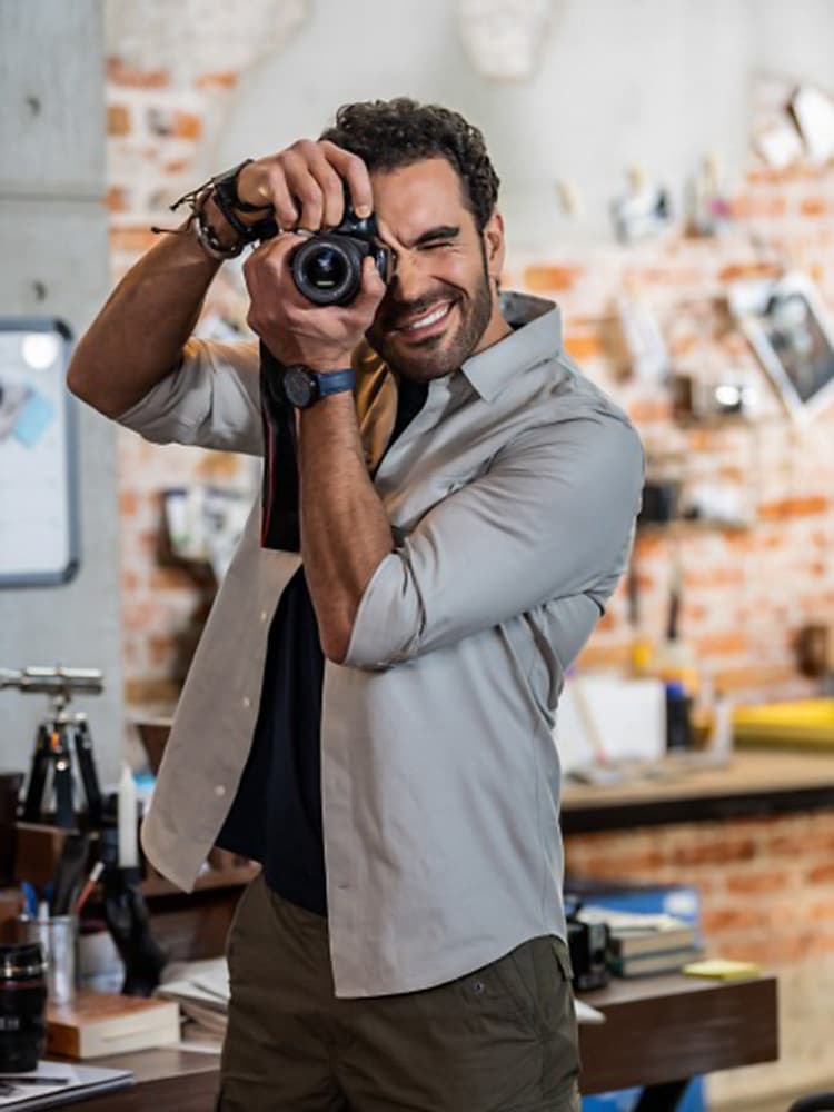 No te pierdas su participación en
<b>Si Nos Dejan</b>, donde dará vida a
<b>Martín</b>, un hombre joven que quedará profundamente enamorado de una mujer mayor
<b>(<a href="https://www.univision.com/temas/mayrin-villanueva" target="_blank">Mayrín Villanueva</a>) </b>y no dudará en luchar por sus sentimientos. Síguelo el 1 de junio a las 9P/ 8C por Univision.