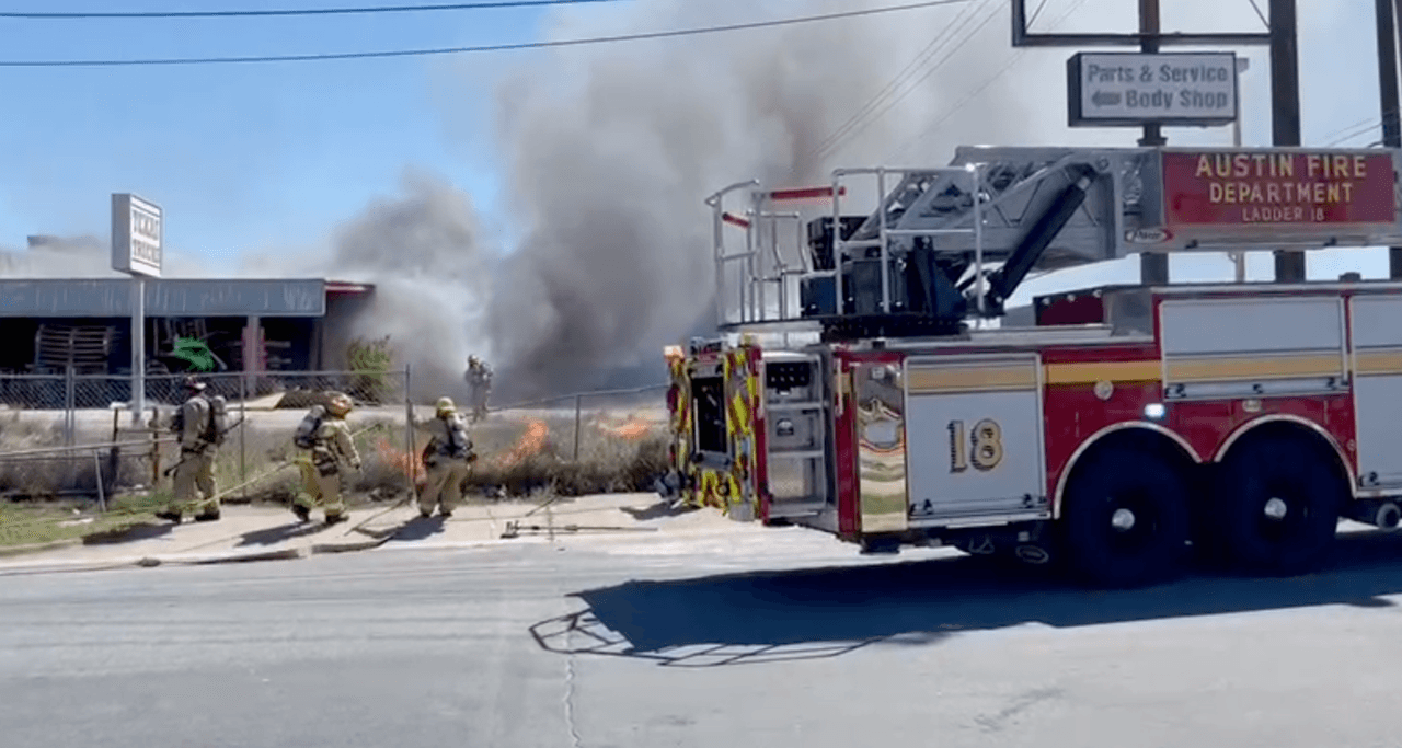 El fuego se registró a las 3:00 p.m. del jueves.