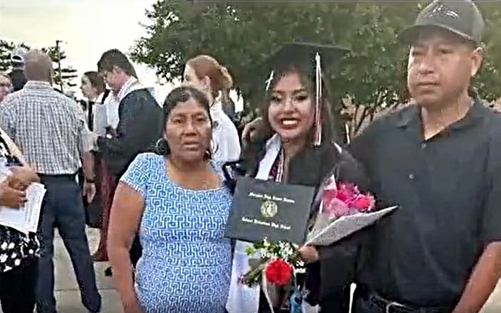 La detención de sus padres dejó a la joven en soledad.