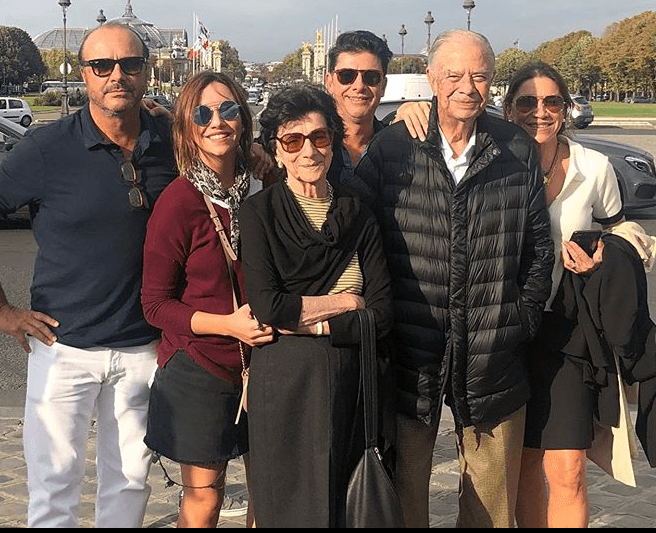 Con el fin de honrar la vida y legado de su abuelo, la actriz publicó una serie de fotografías junto a él.
<br>