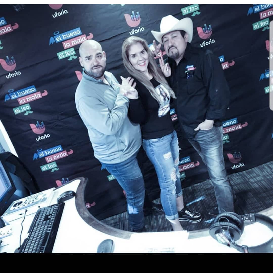 Aunque
<b>Claudia La Alterada</b> es locutora de El Zafarrancho en Zona MX 101.9 en Los Ángeles, estos días acompaña al Pelón y El Feo como la voz femenina del show.