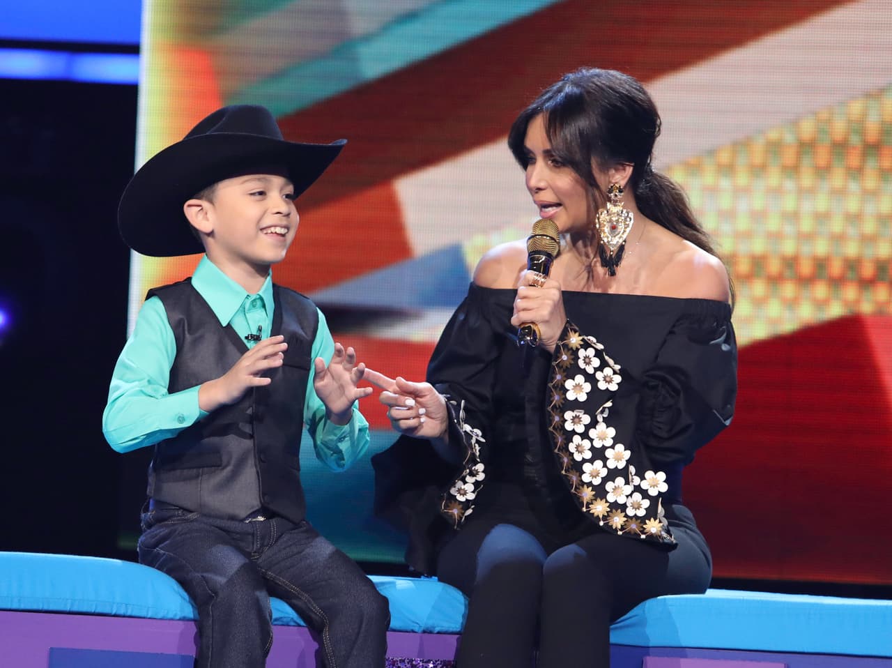 El niño recibió una sorpresa que no podía creer.