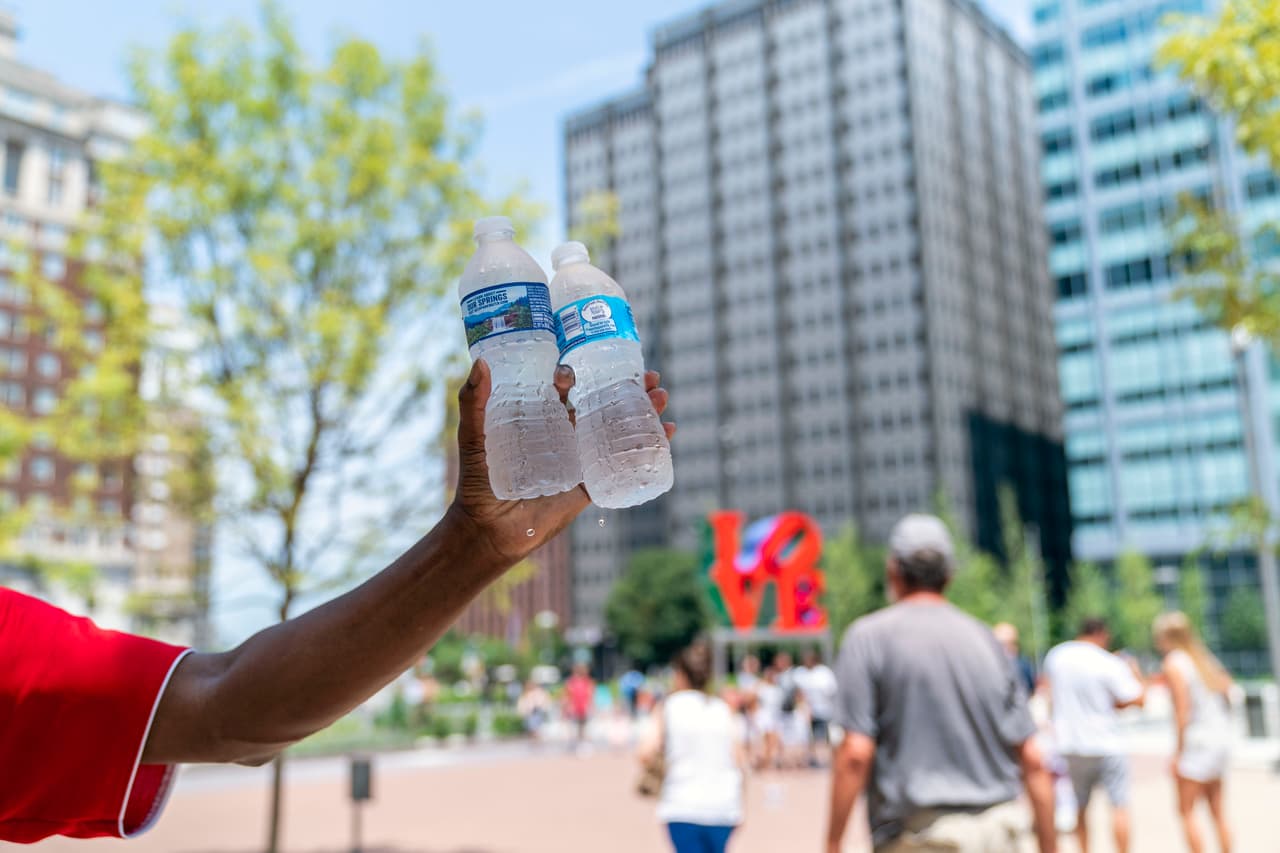 Ante las altas temperaturas es indispensable mantener una hidratación adecuada.