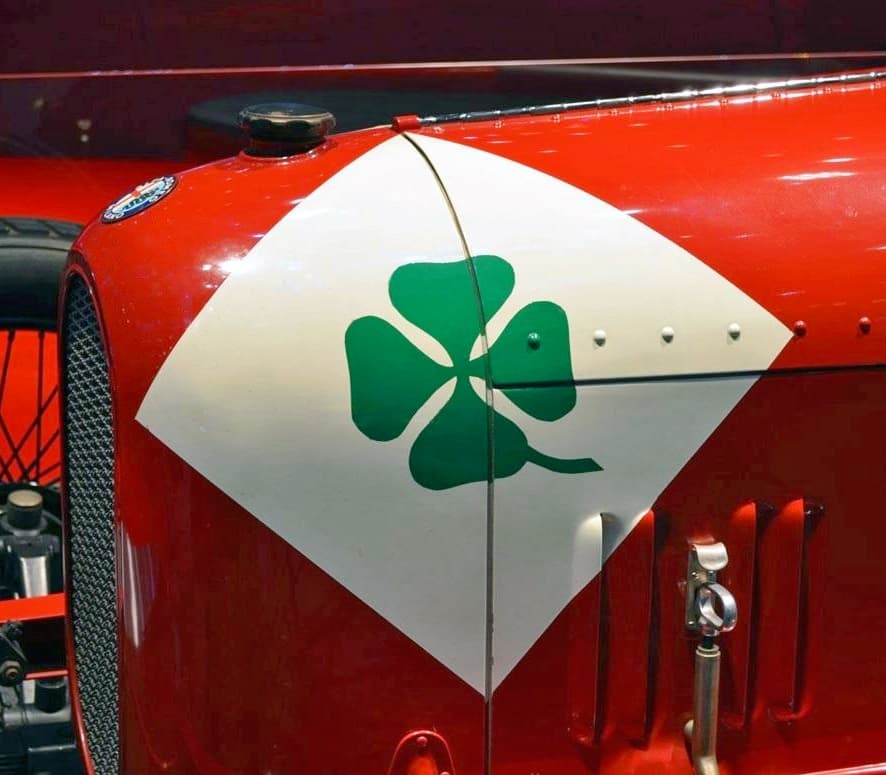 Desde ese entonces Alfa Romeo ya era reconocida como una innovadora marca de carros. El RL TF no fue la excepción porque era liviano y con doble carburador.