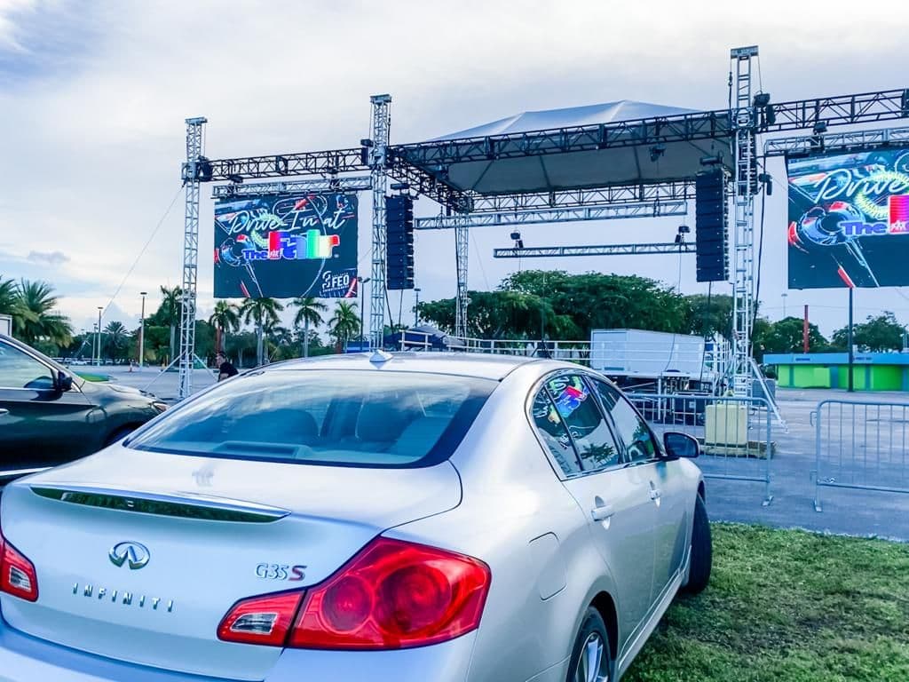 El lugar funciona viernes, sábados y domingos, y las funciones son a las 2:30 pm y a las 6:00 pm.