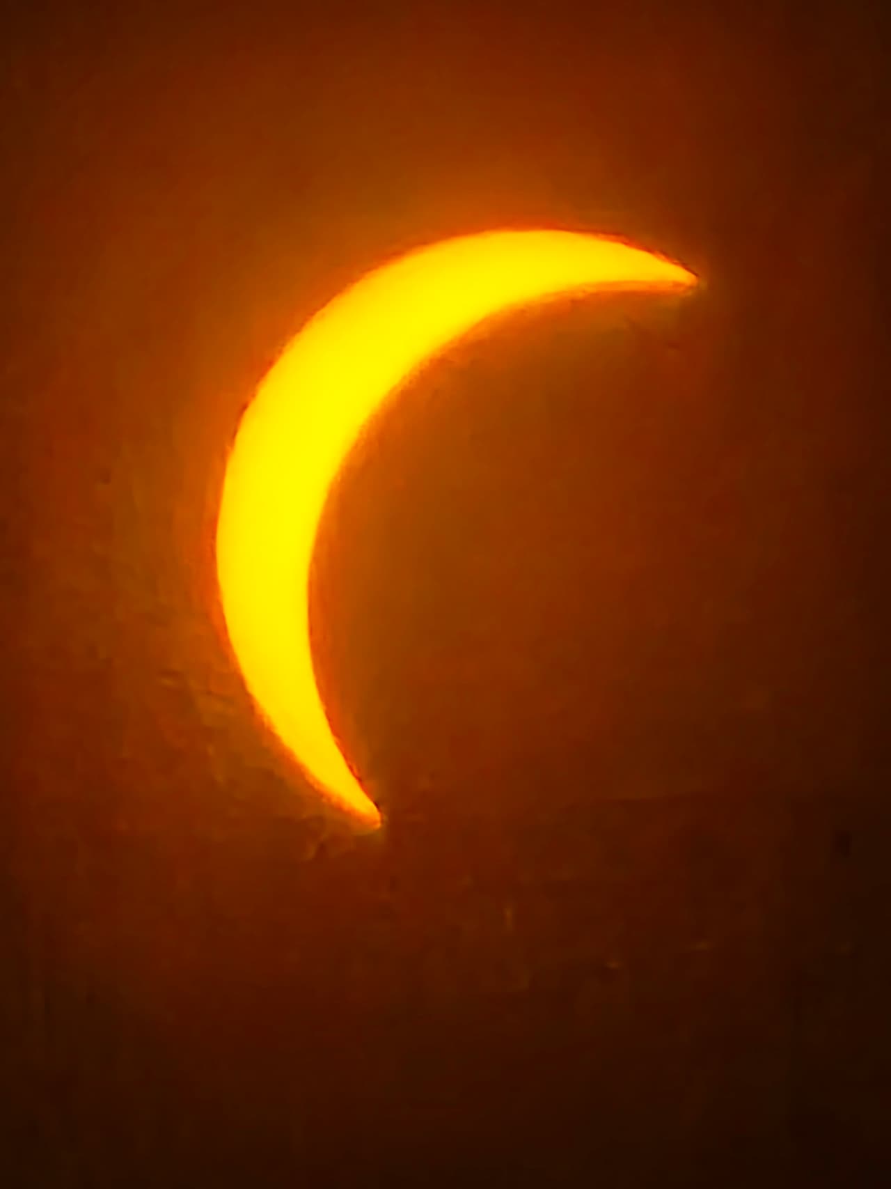 Aunque los eclipses suelen sorprender y causar misticismo en los seguidores de la astrología, sin duda es un evento astronómico que hace admirar la naturaleza y el universo desde el humilde punto de vista en la tierra.